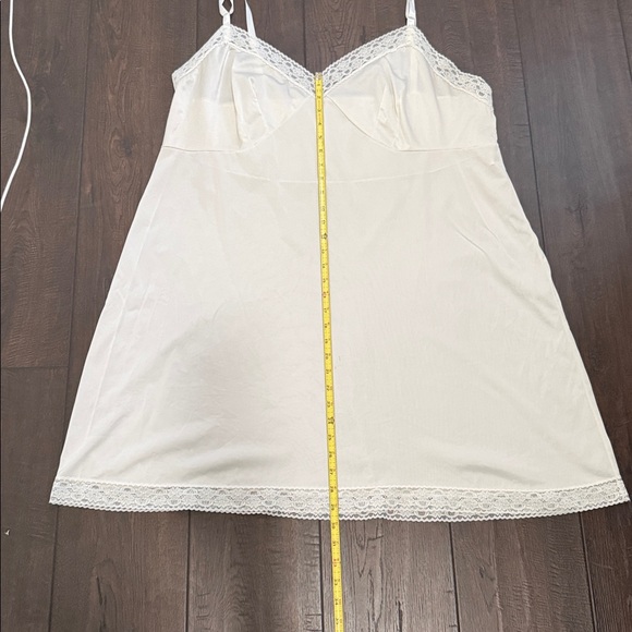 Vanity Fair Cream Nylon Slip Vintage - Picture 3 of 8
